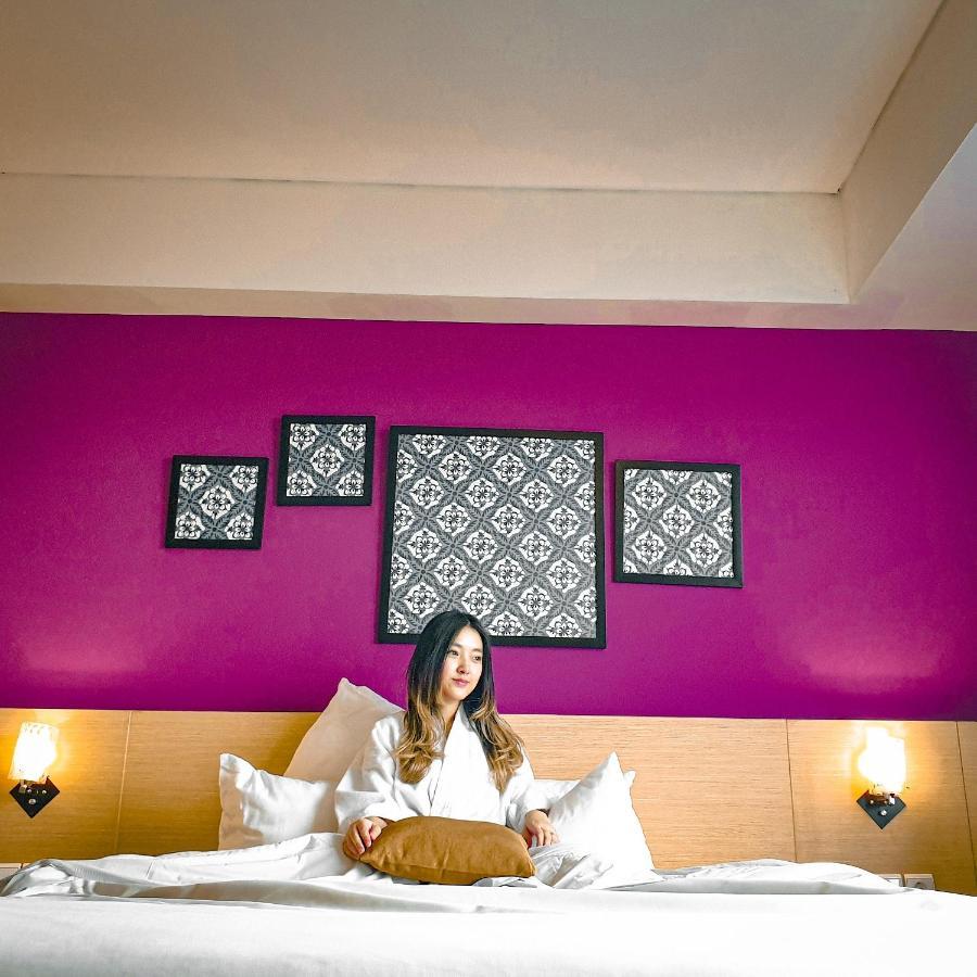 Grand Edge Hotel Semarang Extérieur photo