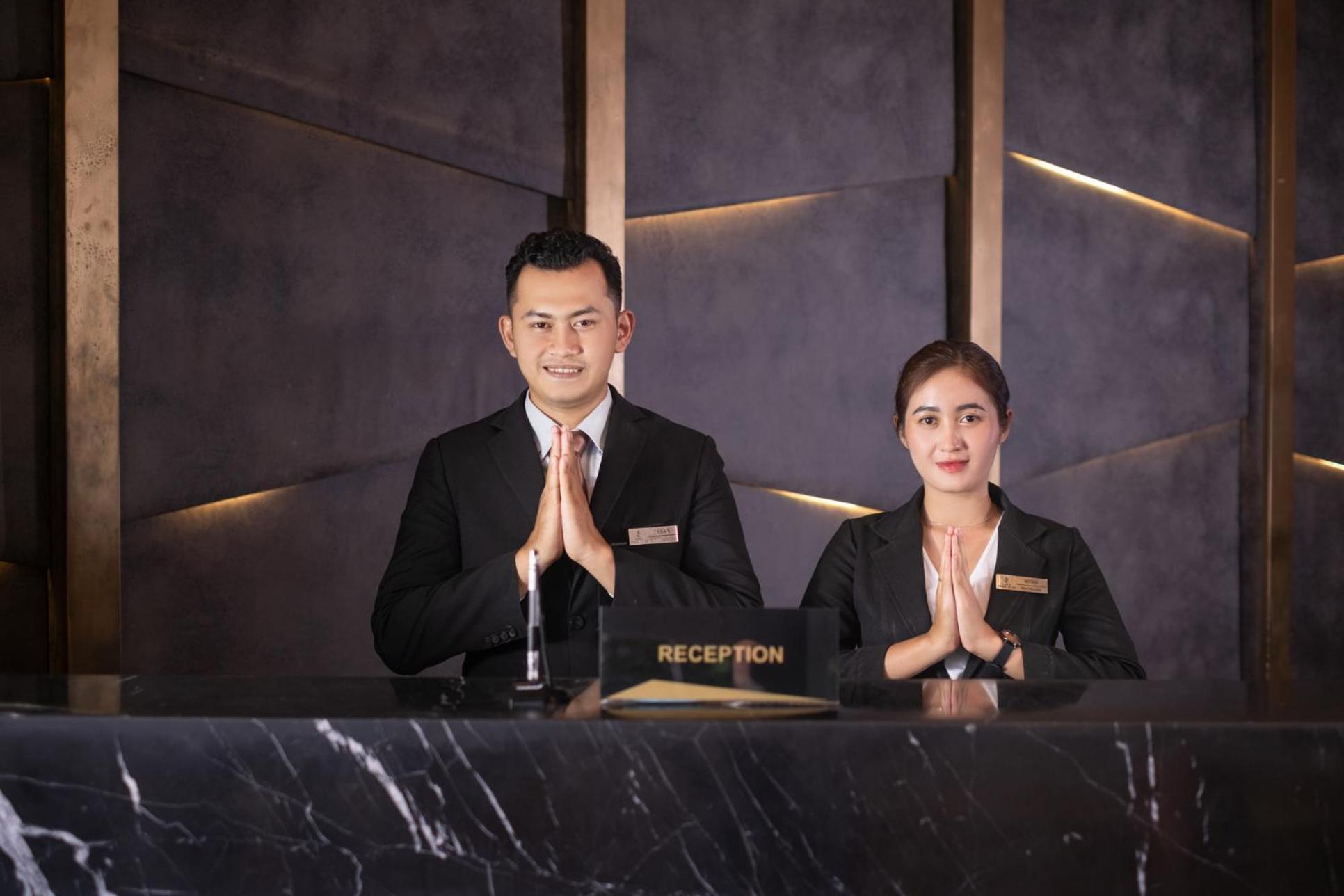 Grand Edge Hotel Semarang Extérieur photo