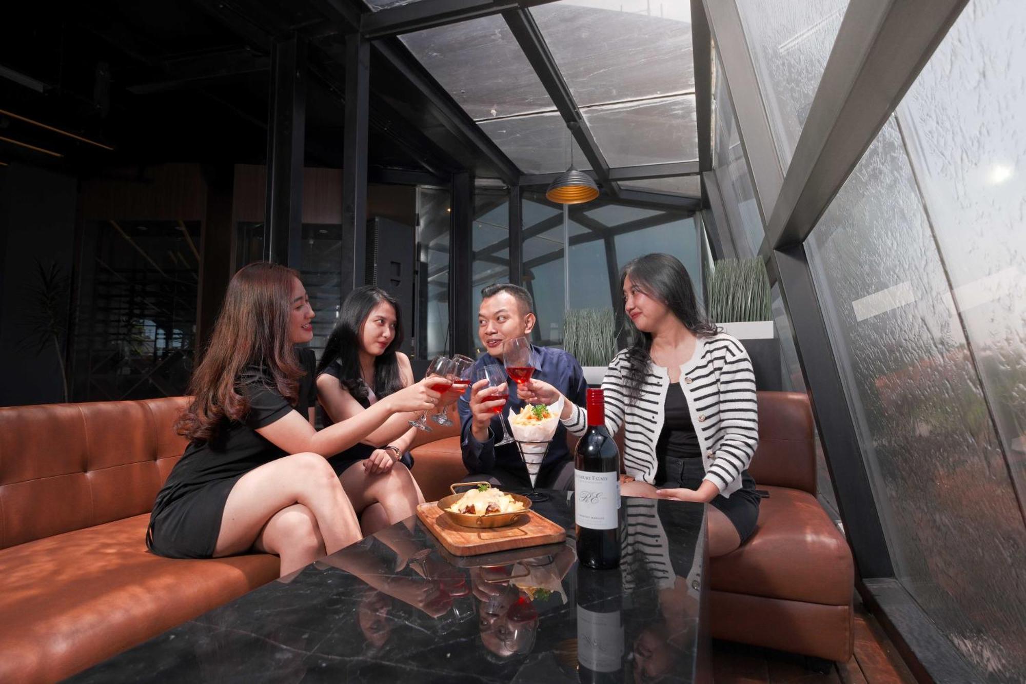 Grand Edge Hotel Semarang Extérieur photo