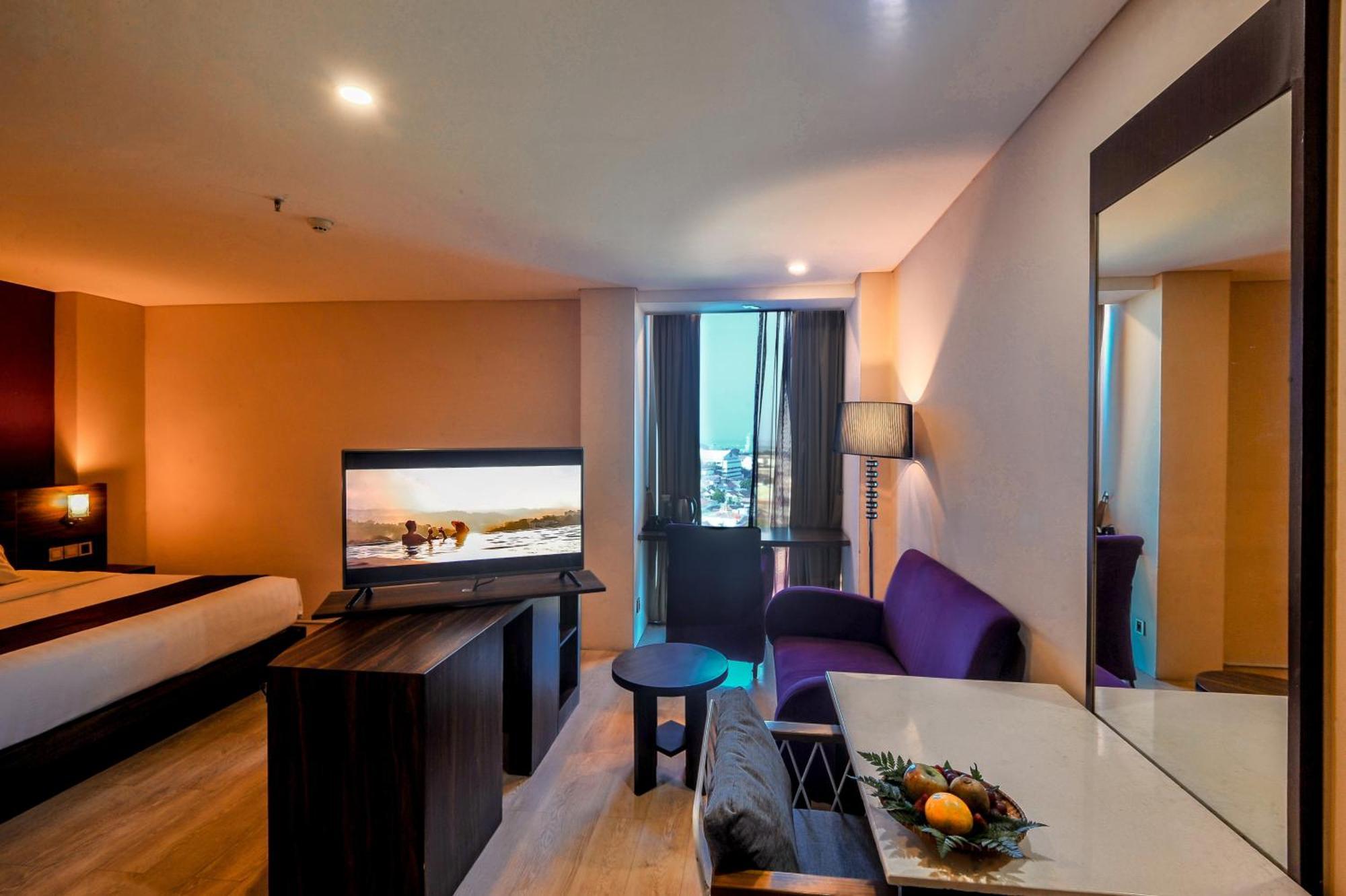 Grand Edge Hotel Semarang Extérieur photo