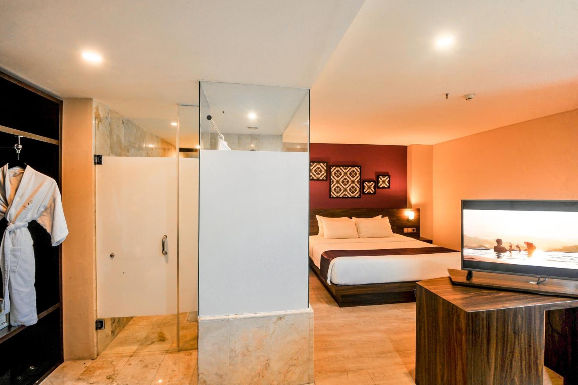 Grand Edge Hotel Semarang Extérieur photo