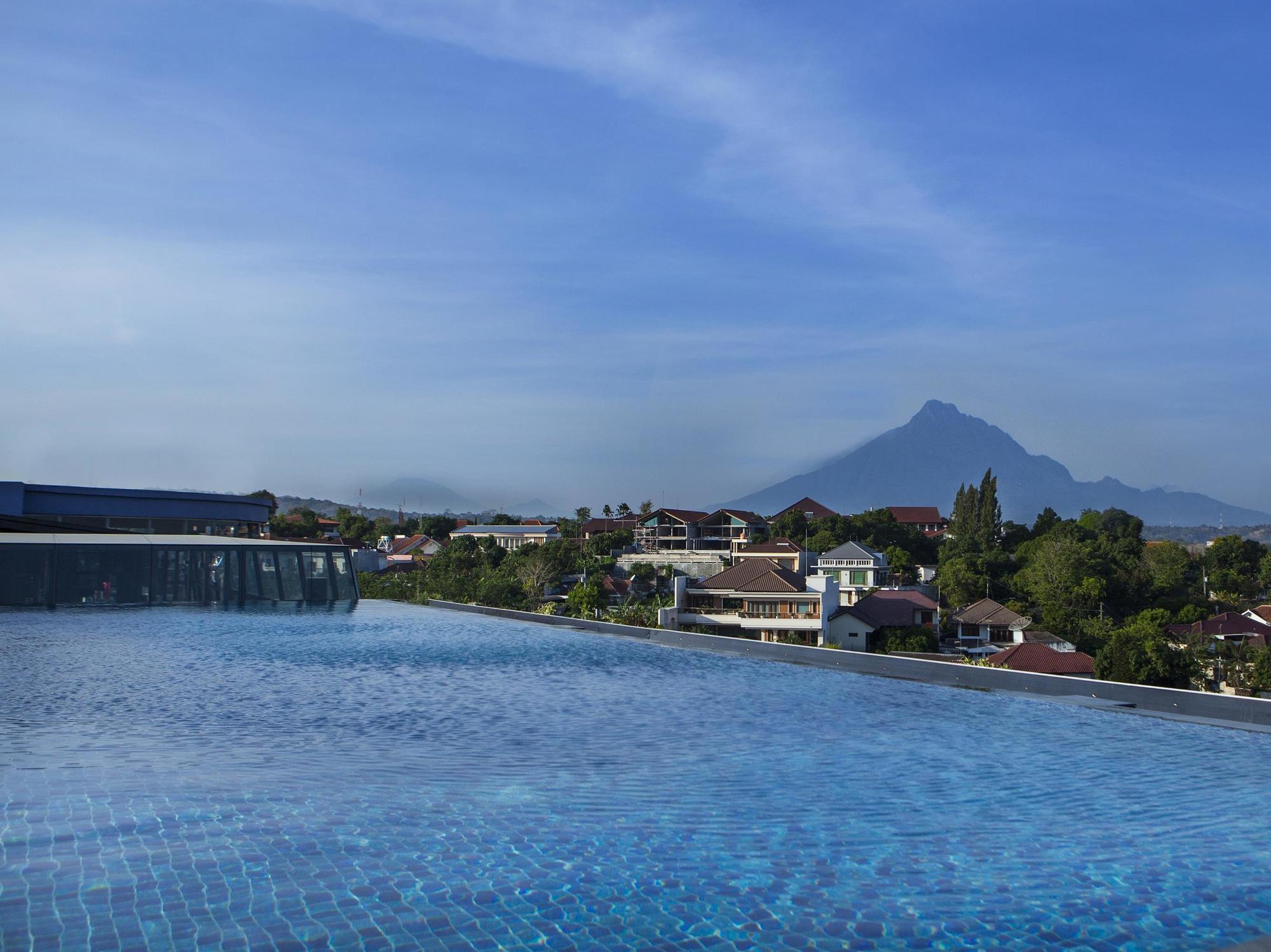 Grand Edge Hotel Semarang Extérieur photo