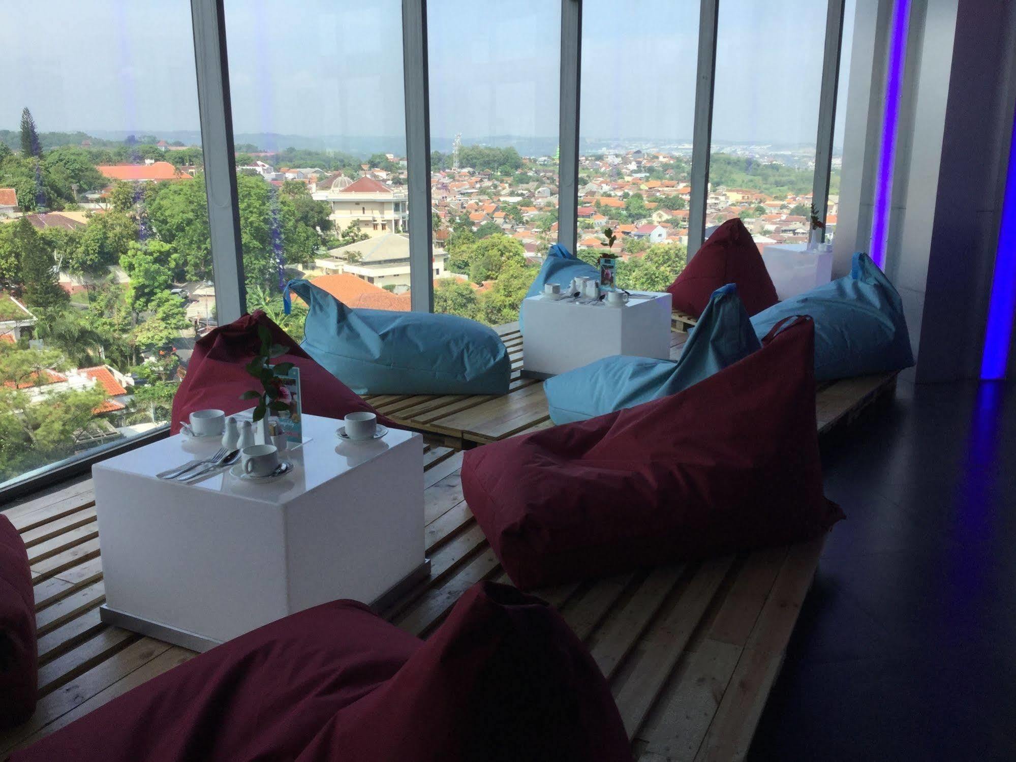 Grand Edge Hotel Semarang Extérieur photo