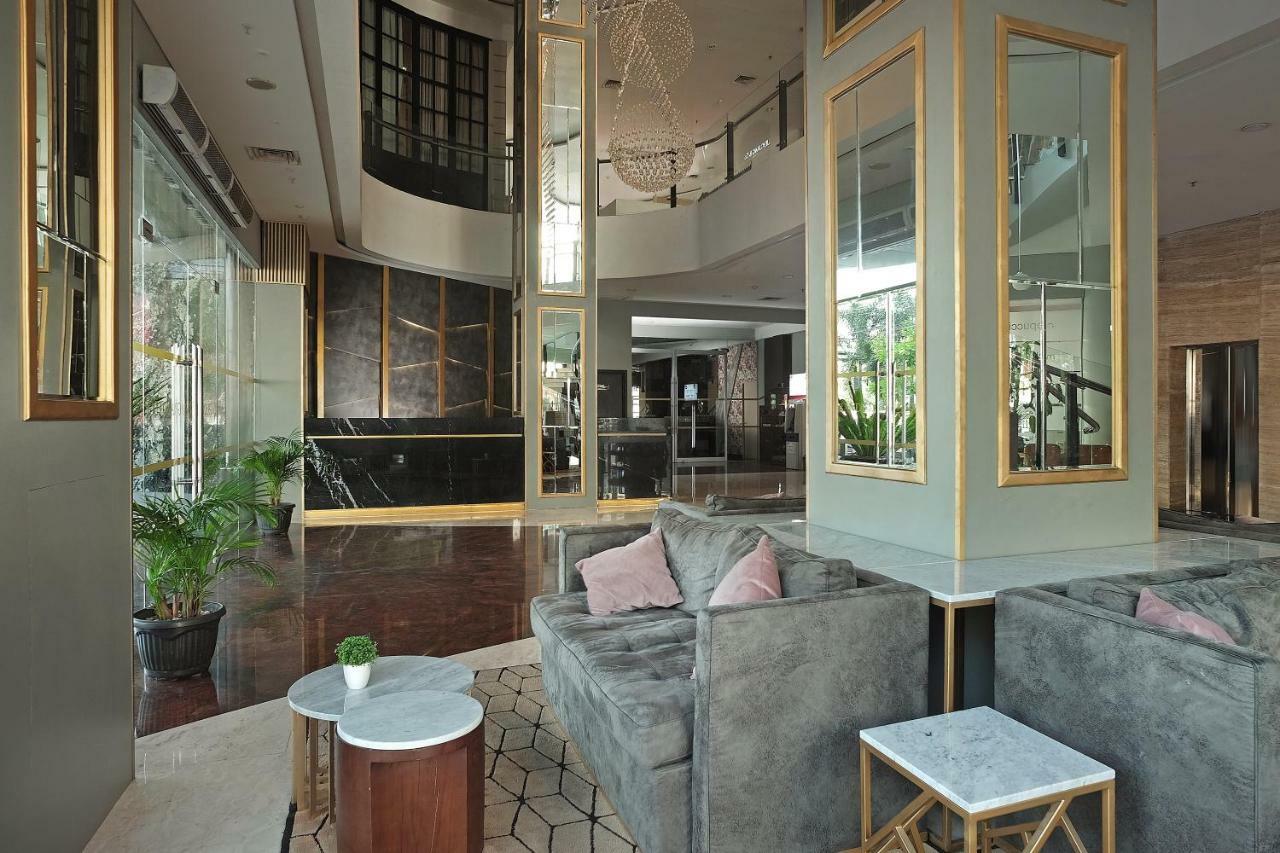 Grand Edge Hotel Semarang Extérieur photo