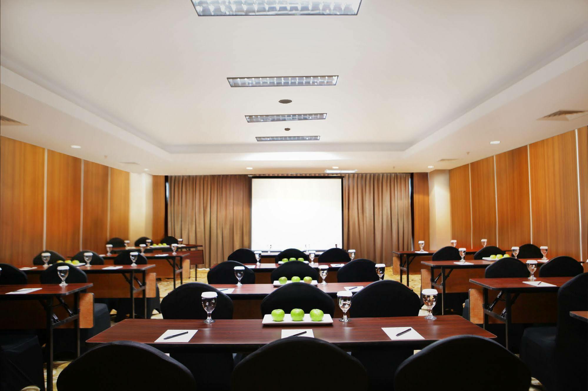 Grand Edge Hotel Semarang Extérieur photo